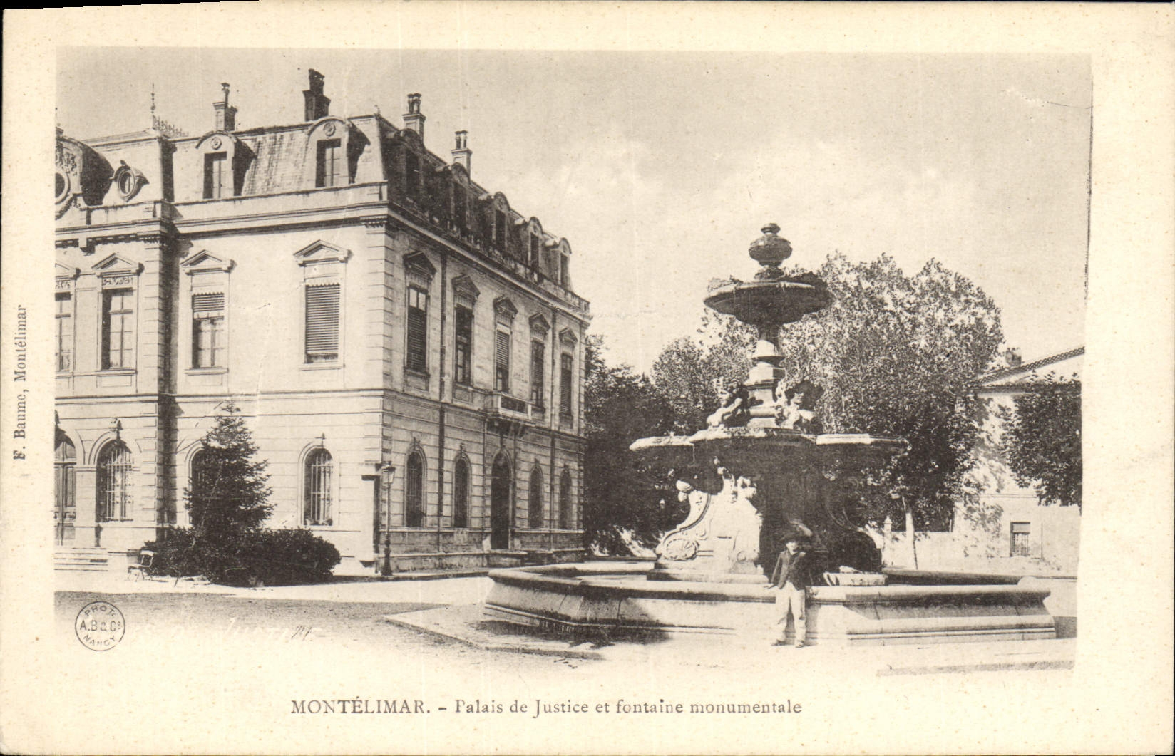 CPA Palais de justice et fontaine monumentale Montelimar