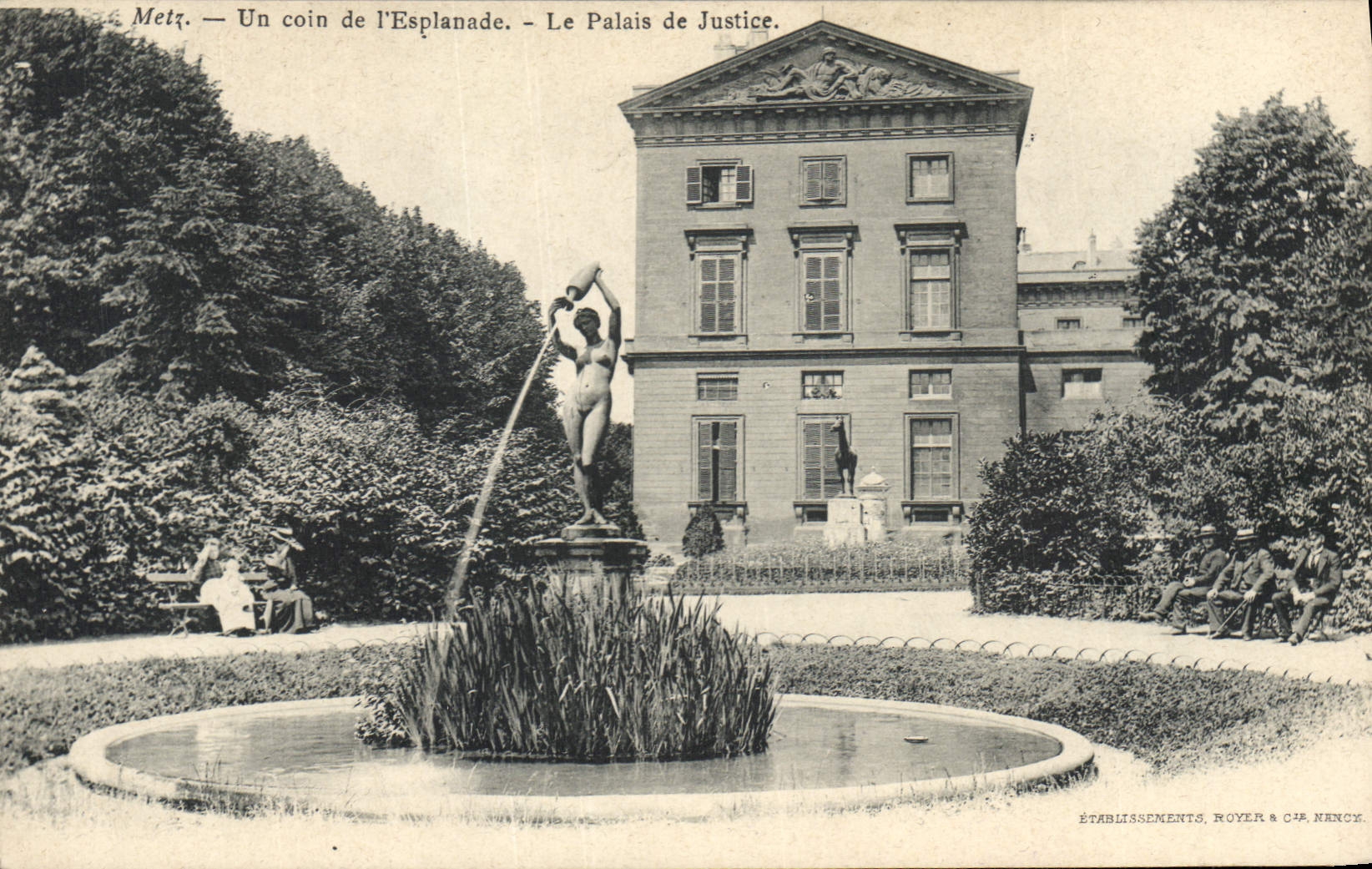 CPA Palais de justice Un coin de l'esplanade Metz