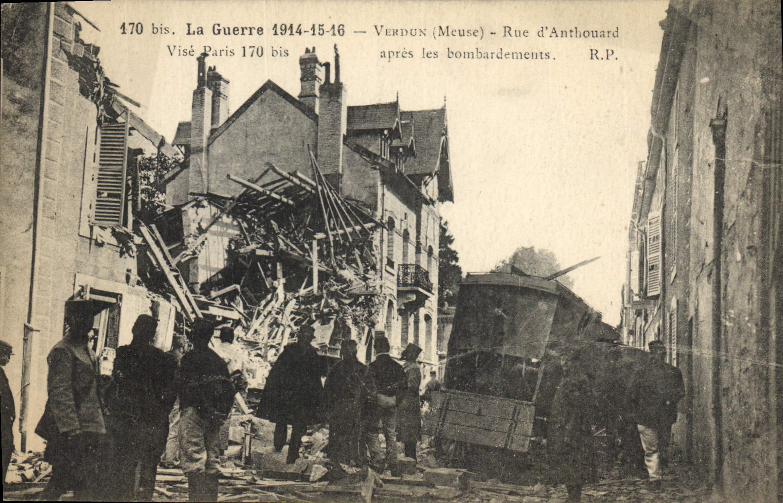 CPA Militaria Verdun Rue d'Anthouard apres les bombardements