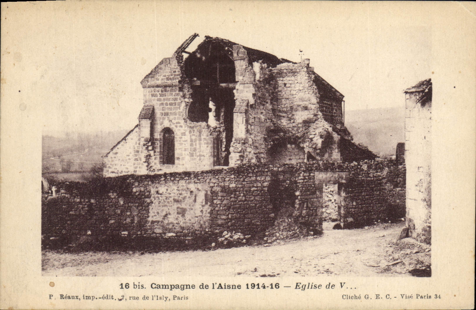 CPA Militaria Campagne de l'Aisne Eglise d eV