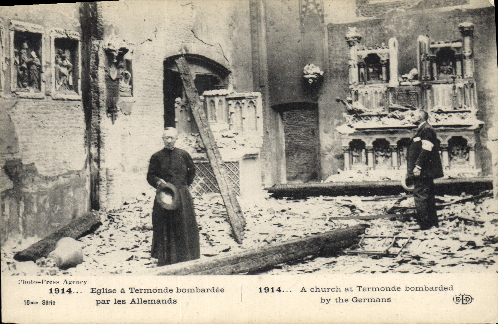 CPA Militaria Eglise a Termonde bombardee par les Allemands