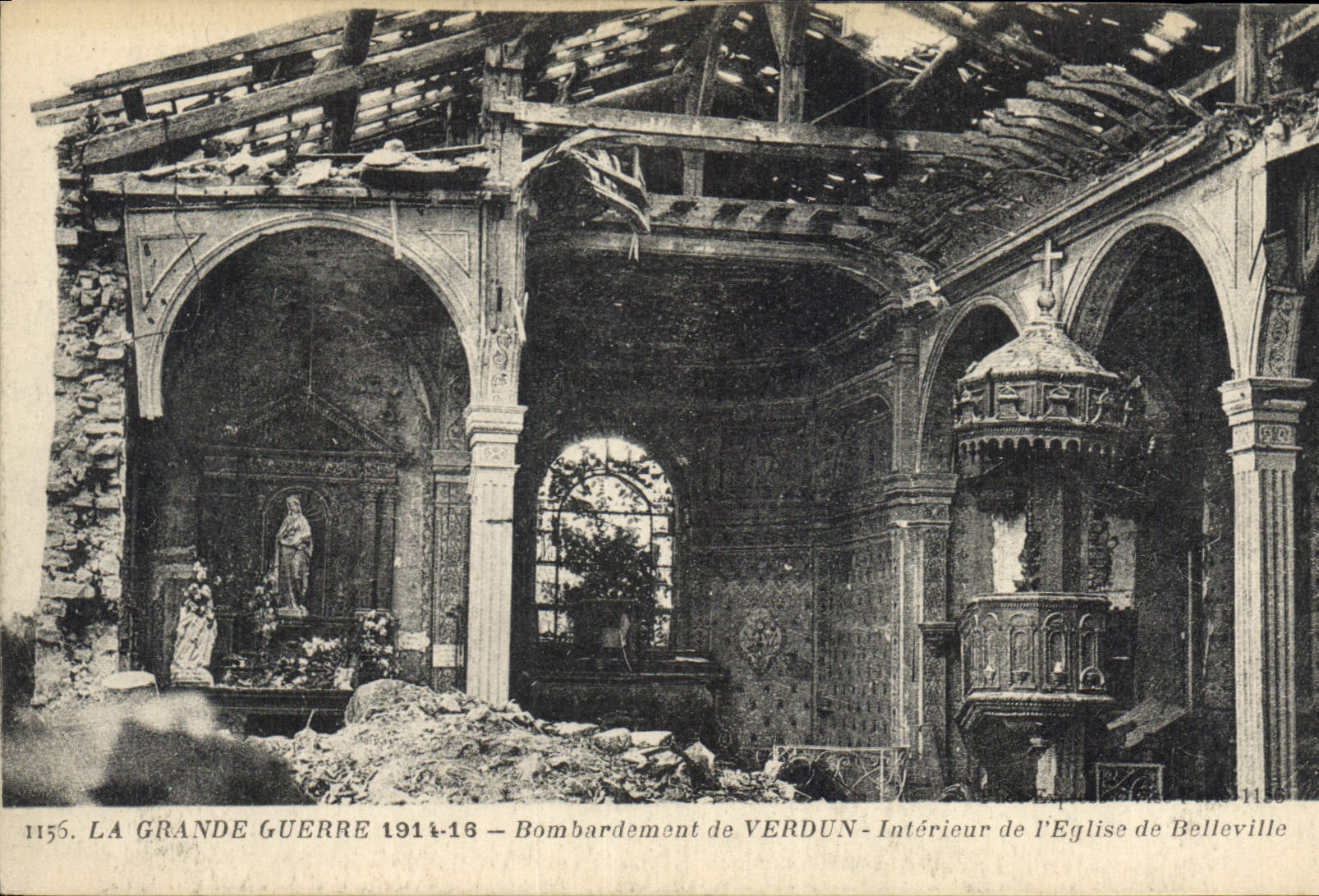 CPA Militaria Bombardement de Verdun Interieur de l'eglise de Belleville