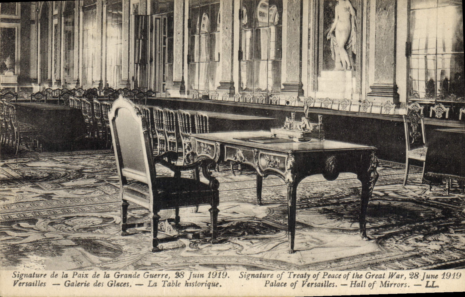 CPA Militaria Signature de la Grande Guerre Versailles Galerie des Glaces La table historique