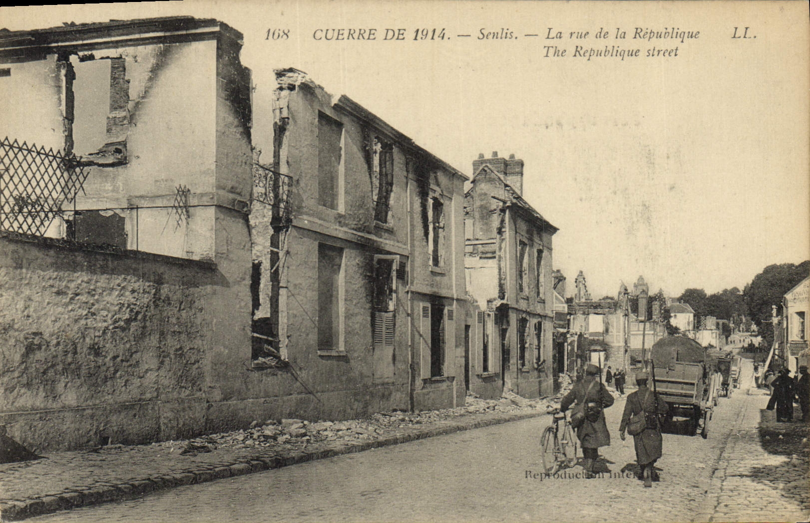 CPA Militaria Senlis La Rue de la Republique