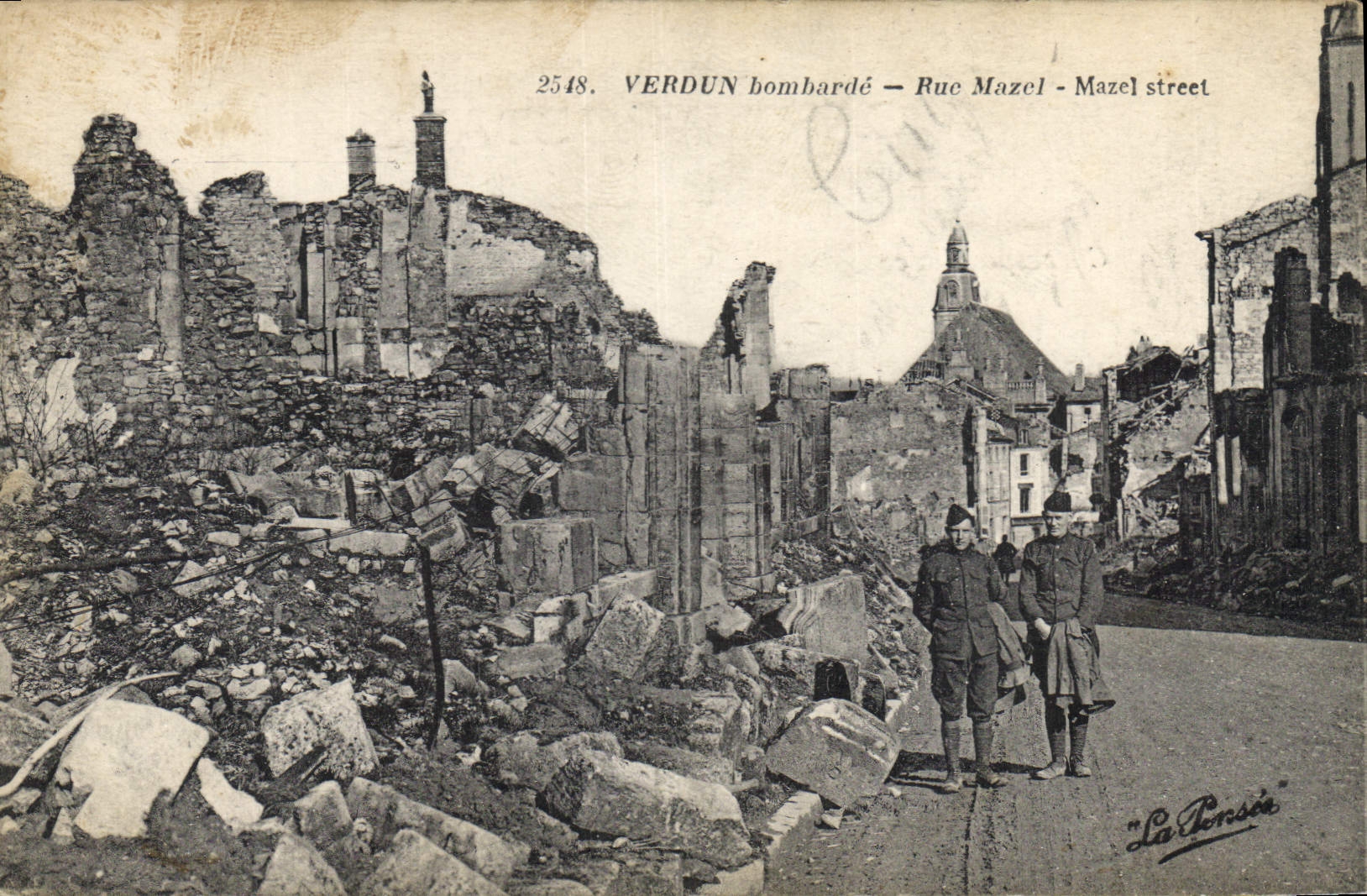 CPA Militaria Verdun bombarde Rue Mazel