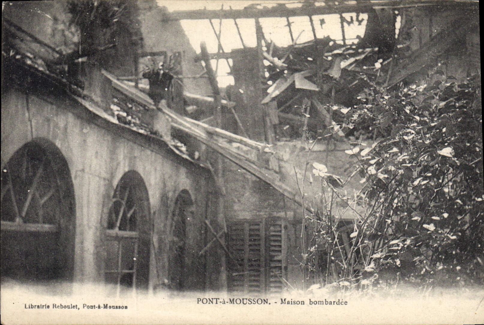 CPA Militaria Pont a Mousson Maison bombardee