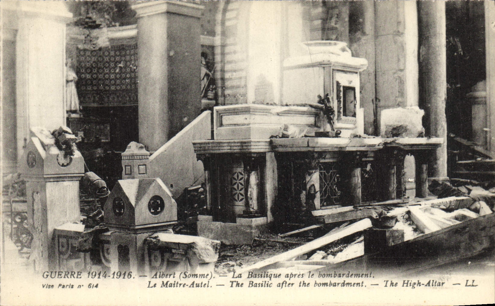 CPA Militaria Albert La basilique apres le bombardement