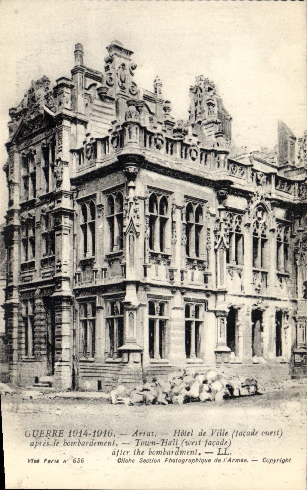 CPA Militaria Arras Hotel de ville apres le bombardement