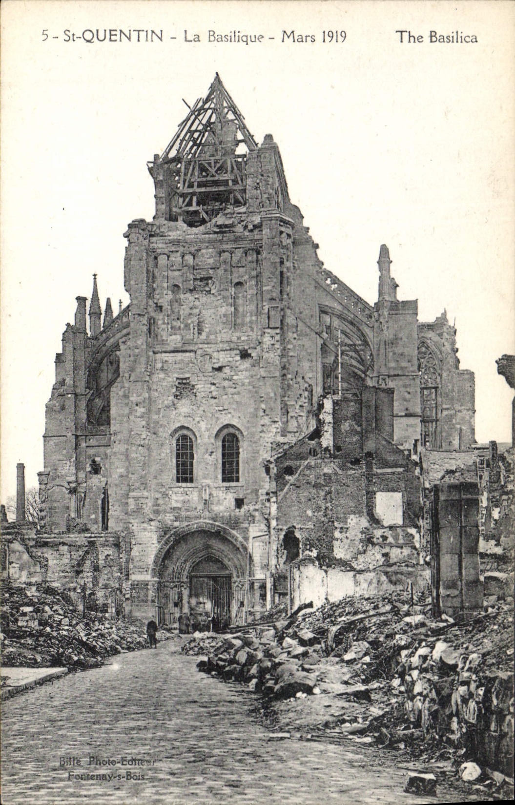 CPA Militaria St Quentin La basilique