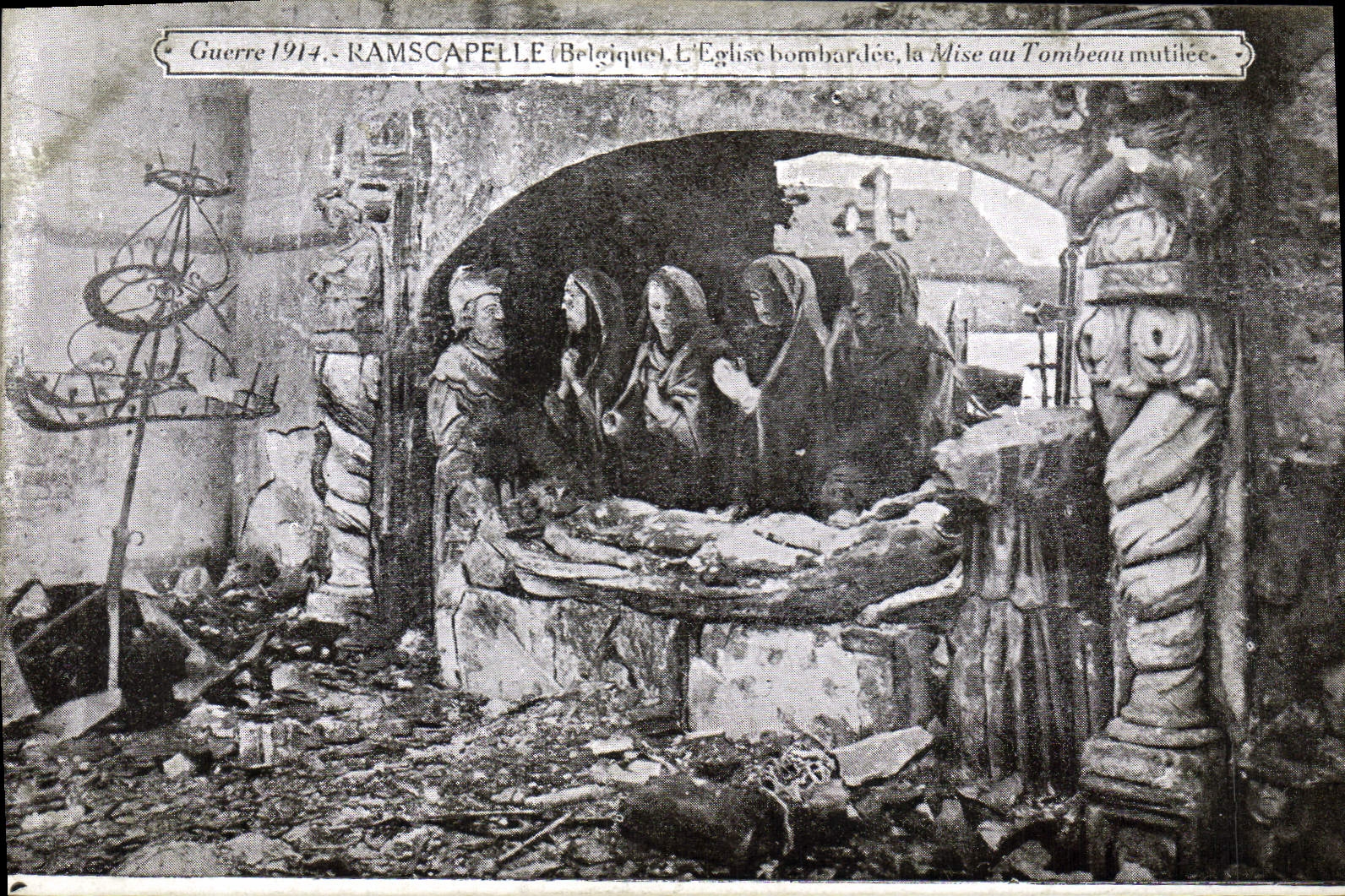 CPA Militaria Ramscapelle L'eglise bombardee La mise au tombeau