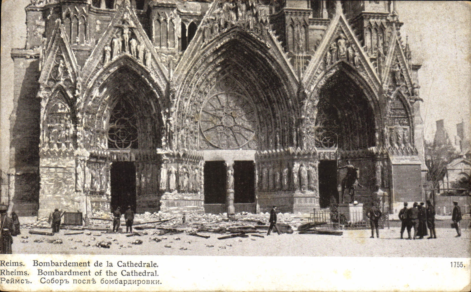 CPA Militaria Reims Bombardement de la cathedrale