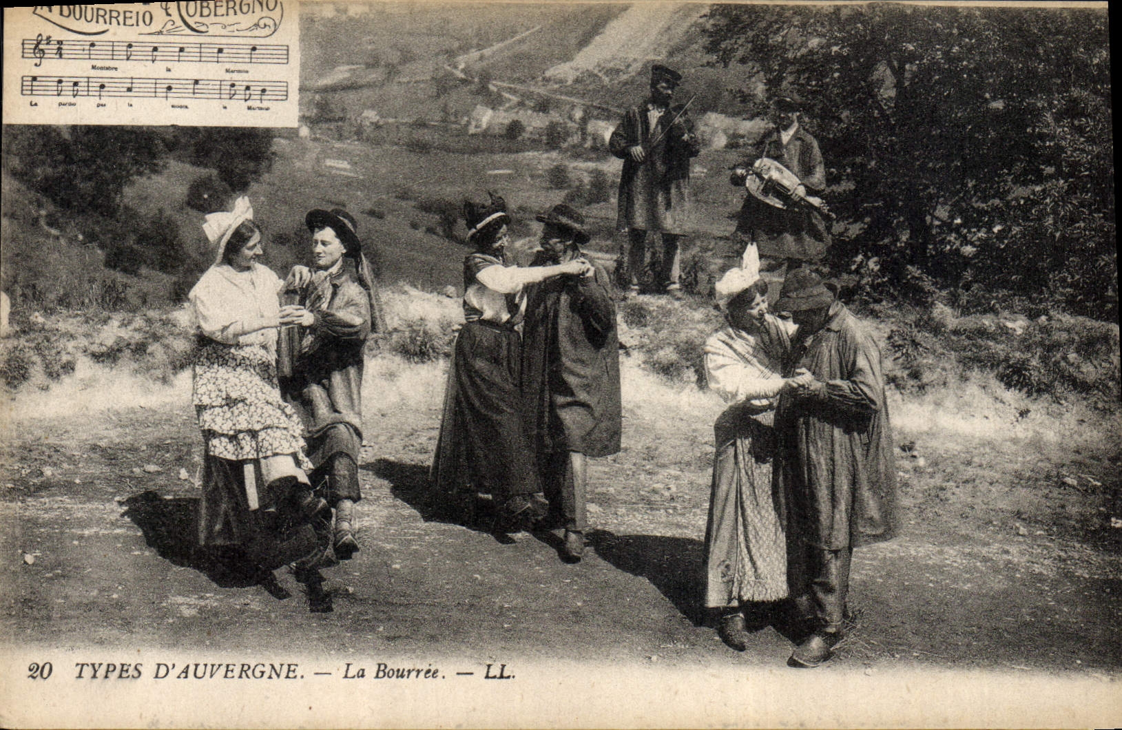 CPA Folklore Auvergne La Bourree