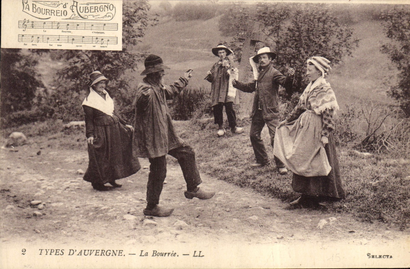 CPA Folklore Auvergne La Bourree