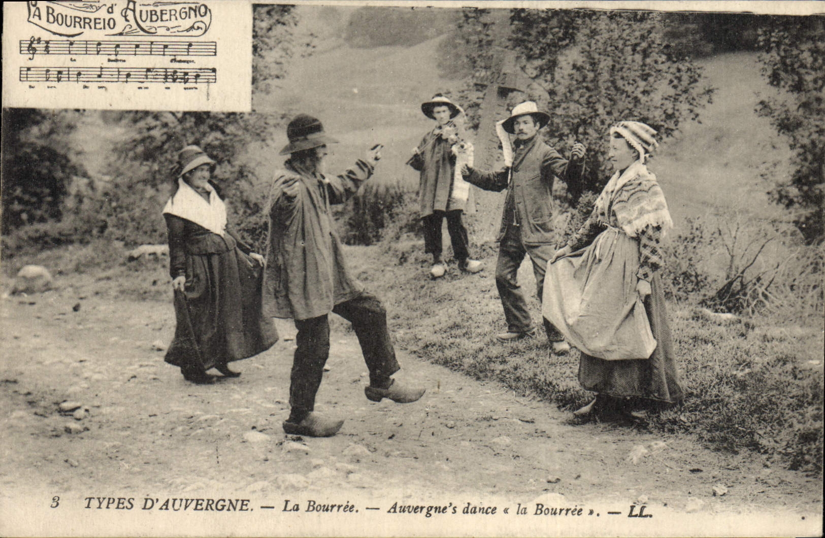 CPA Folklore Auvergne La Bourree