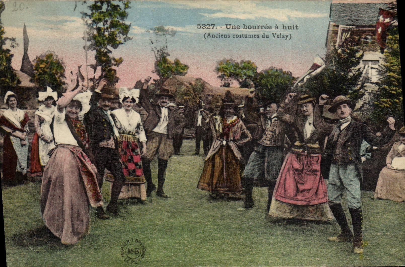 CPA Folklore Une bourree a huit Anciens costumes du Velay