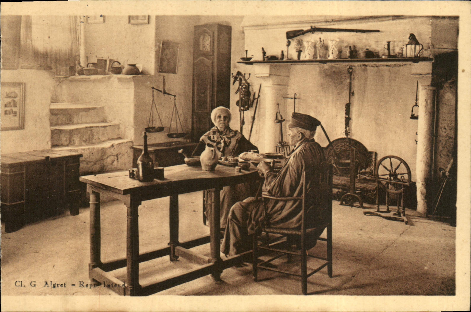 CPA Folklore Loches Musee du folklore En attendant le souper