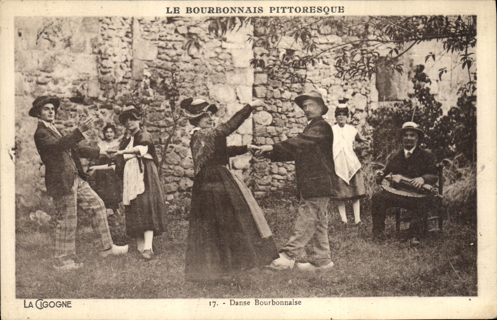 CPA Folklore Danse Bourbonnaise