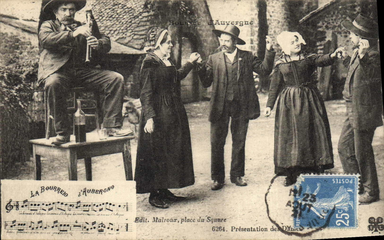 CPA Folklore Auvergne La bourree Presentation des dames