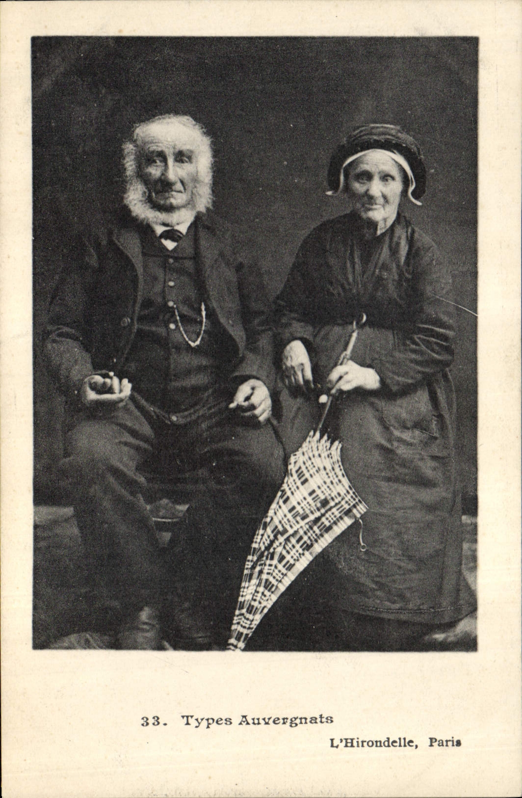 CPA Folklore Types Auvergnats 