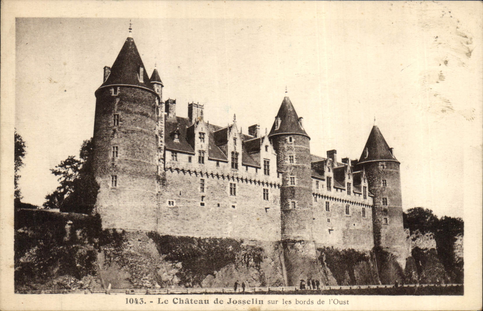 CPA Chateau de Josselin sur les bords de l'Oust