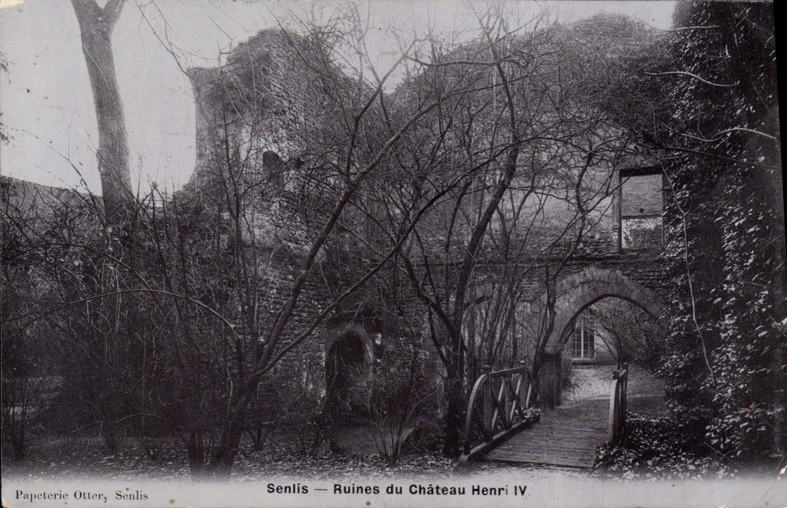CPA Senlis Ruines du Chateau Henri IV