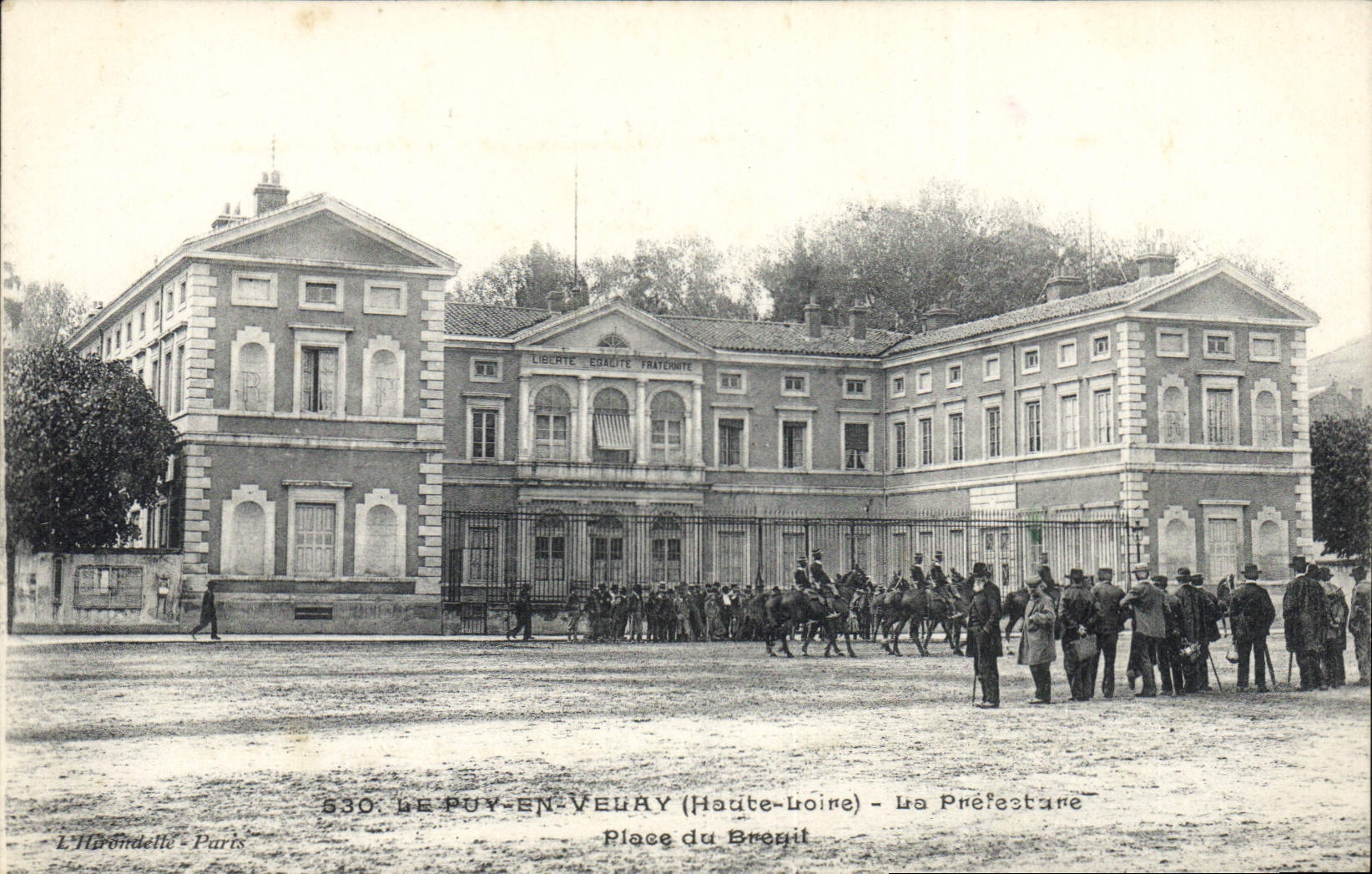 CPA Prefecture Le Puy en Velay Place du Brueil