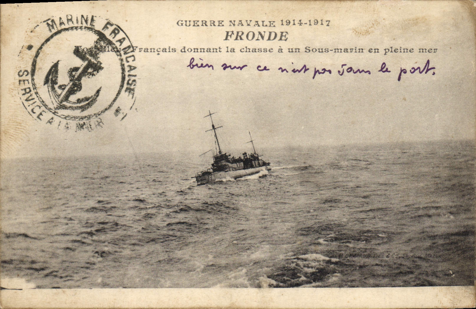 CPA Bateau de Guerre Fronde Torpilleur francais donnant la chasse a un sous marin en pleine mer