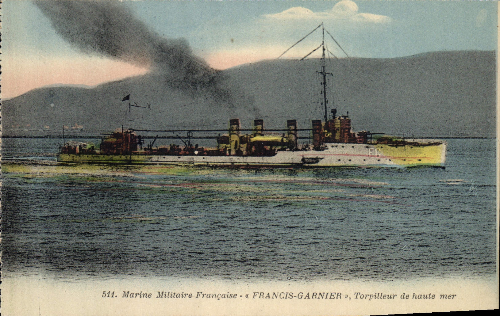 CPA Bateau de Guerre Francis Garnier Torpilleur en haute mer