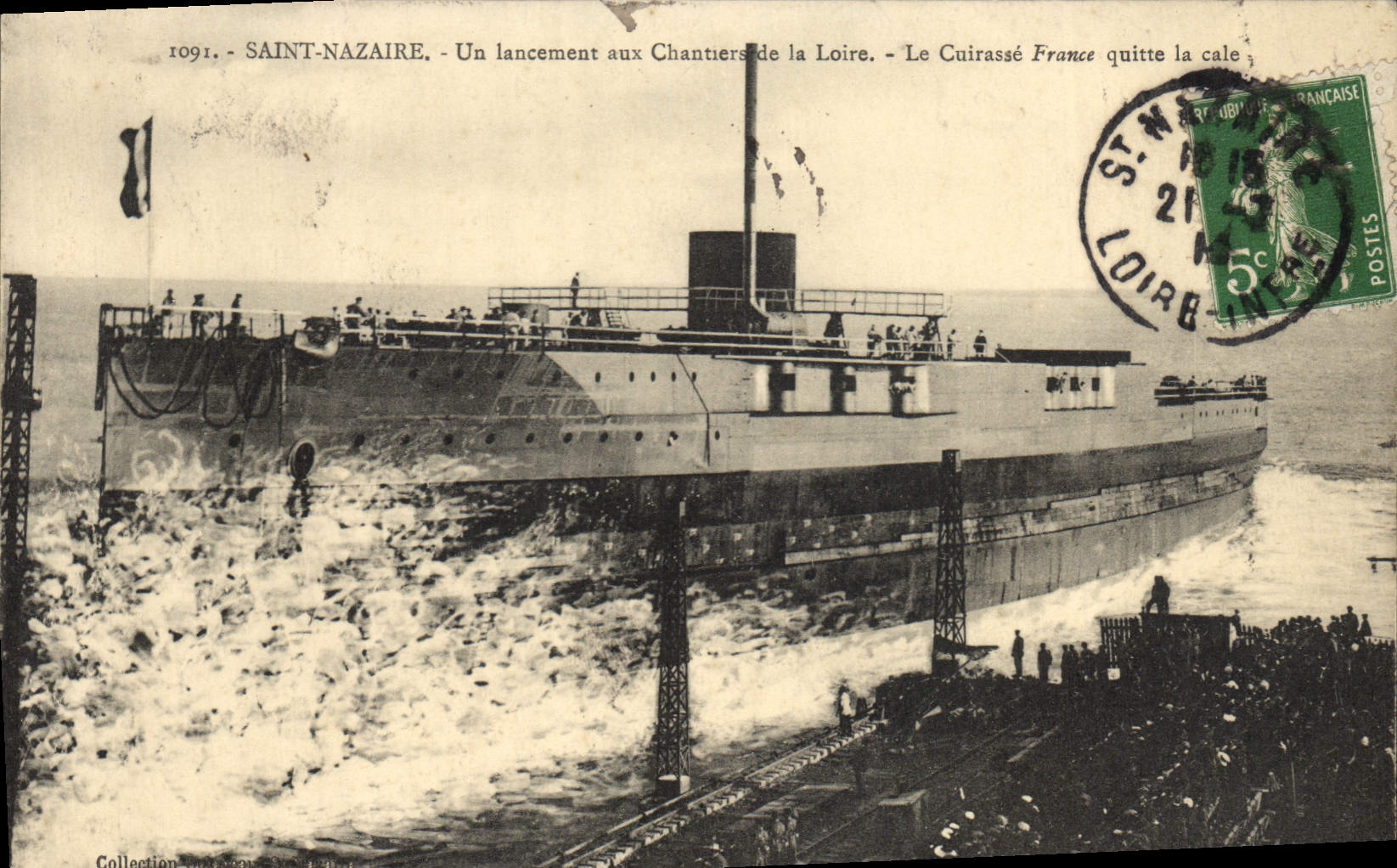 CPA Bateau de Guerre Saint Nazaire Un lancement aux chantiers de la Loire Le cuirasse France quitte 