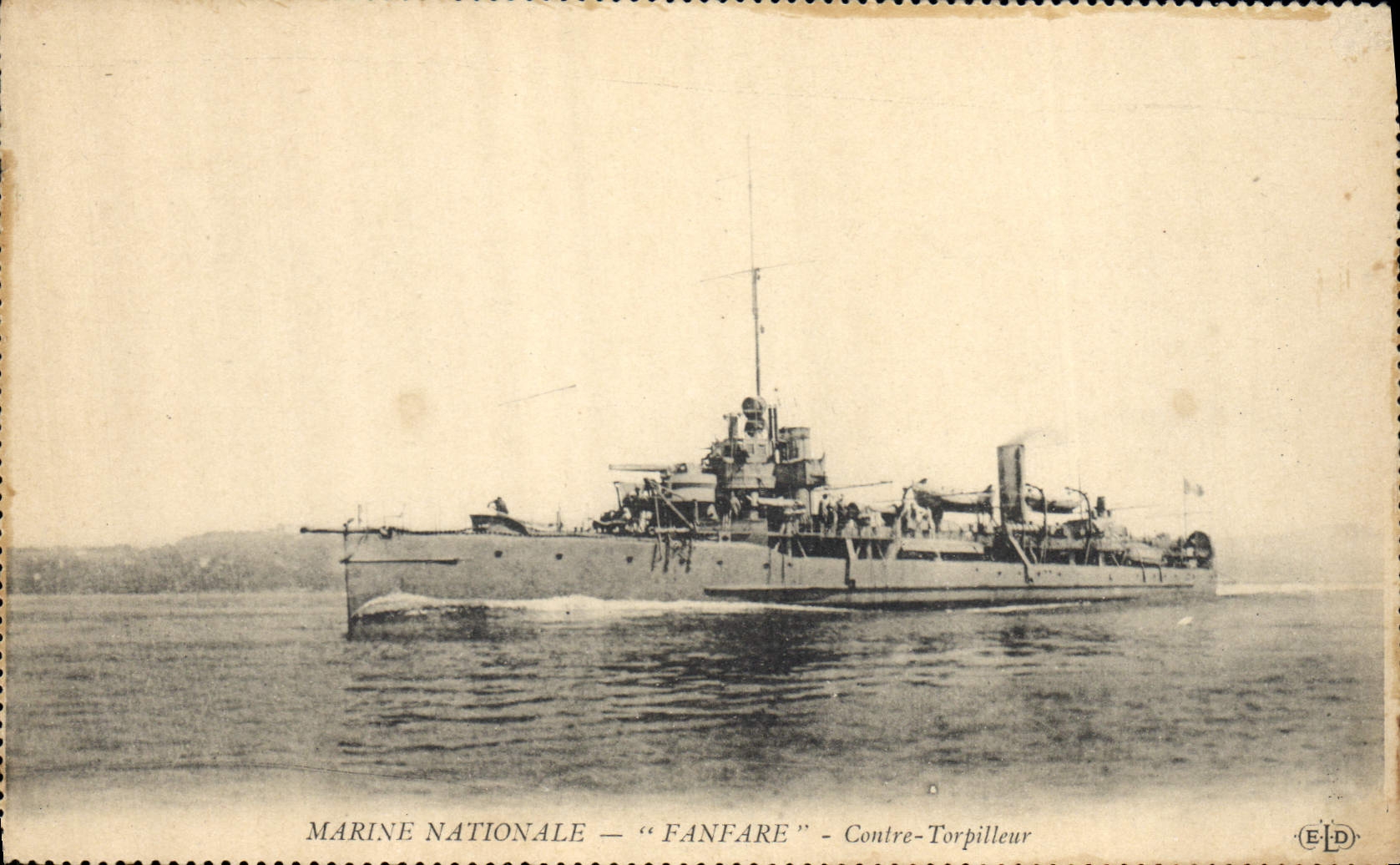 CPA Bateau de Guerre Fanfare Contre torpilleur