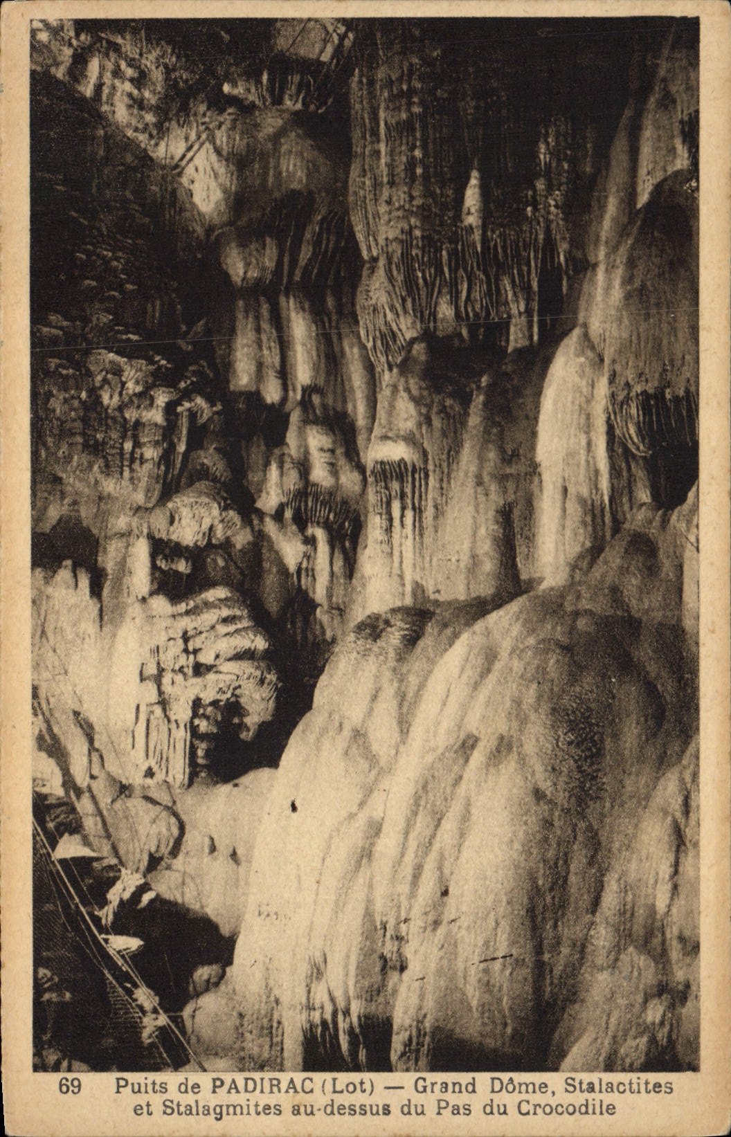 CPA Grotte Grottes Puits de Padirac Grand Dome Stalactites et stalagmites au dessus du Pas du Crocod