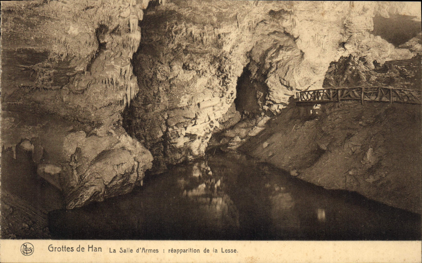 CPA Grotte Grottes de Han La salle d'armes reapparition de la Lesse