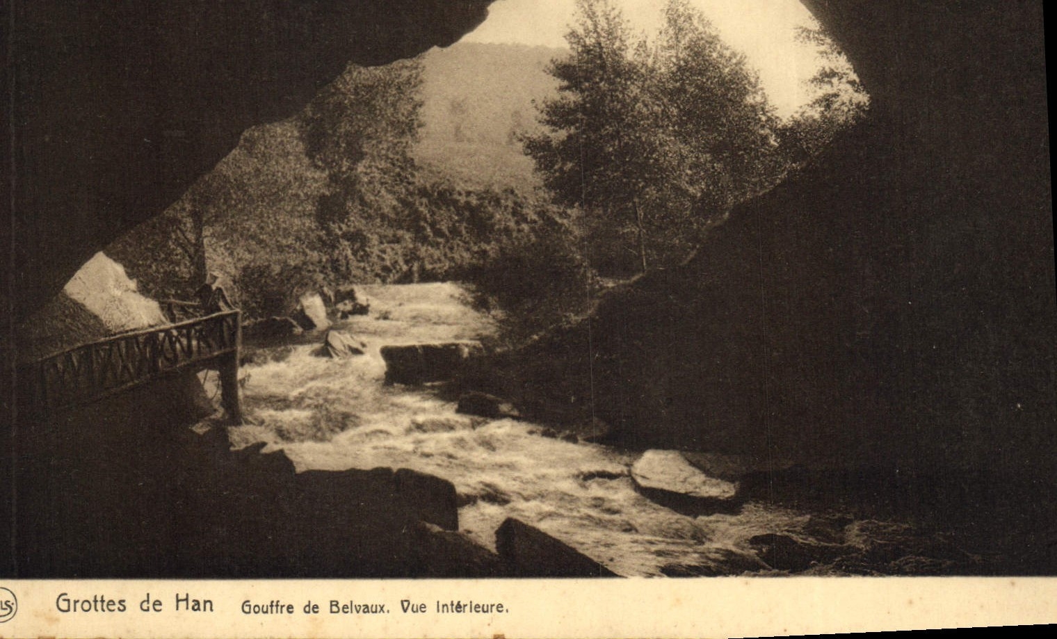 CPA Grotte Grottes de Han Gouffre de Belvaux Vue interieure