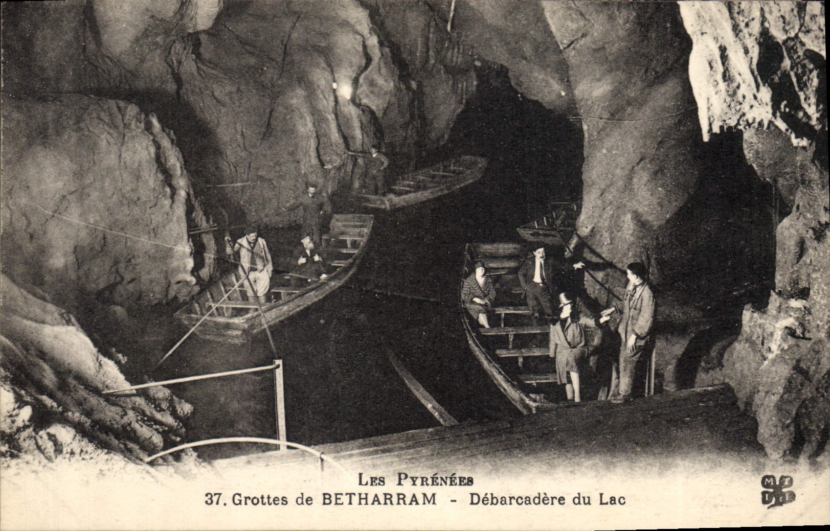 CPA Grotte Grottes de Betharram Debarcedere du Lac Barque