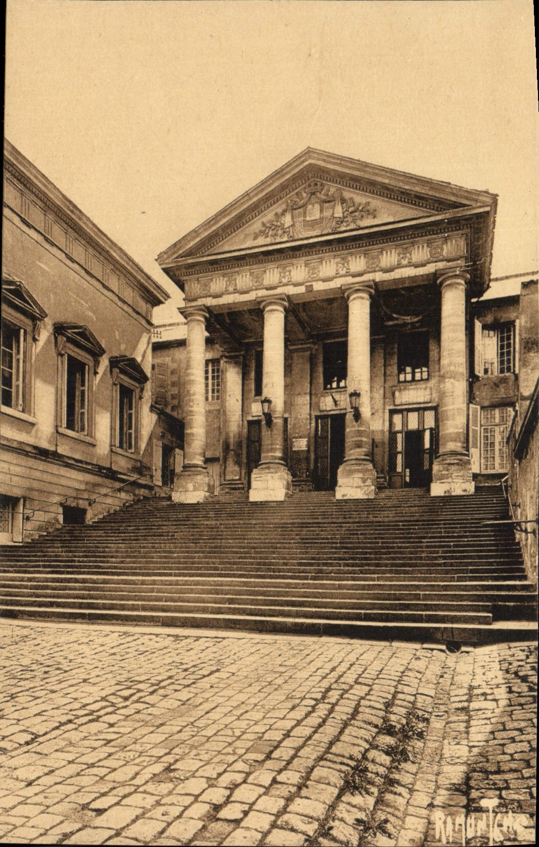 CPA Palais de Justice Ancien Palais des Comtes de Poitiers