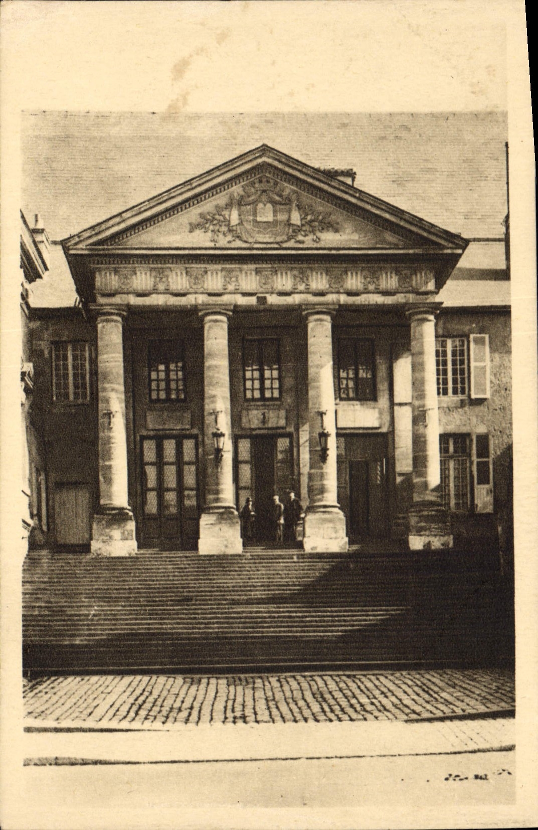 CPA Palais de Justice Poitiers Le peristyle moderne Entree de la grande salle de l'ancien palais des