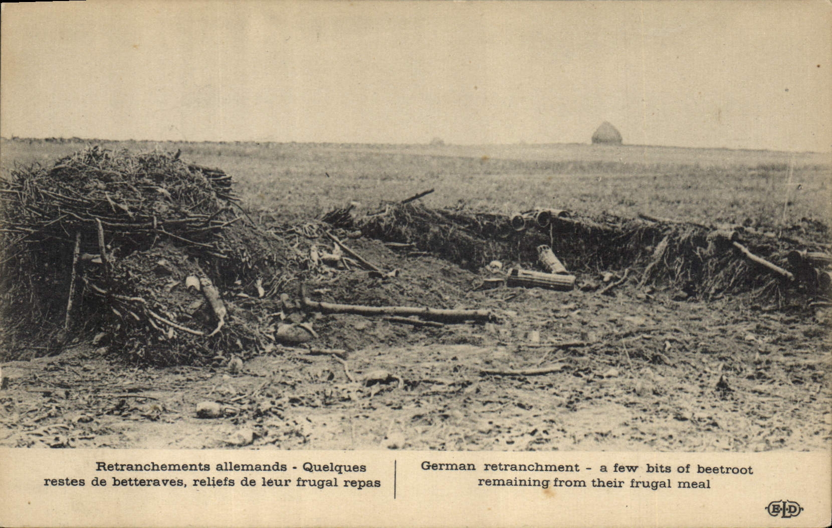 CPA Militaria Retranchements allemands Quelques restes de betteraves reliefs de leur frugal repas