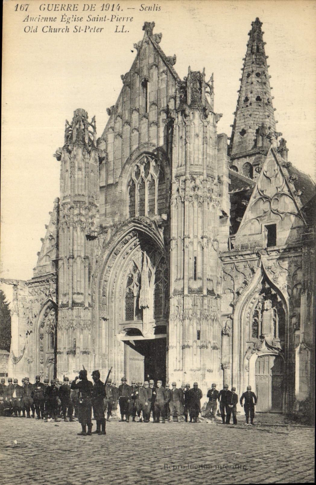 CPA Militaria Senlis Ancienne eglise Saint Pierre Soldats