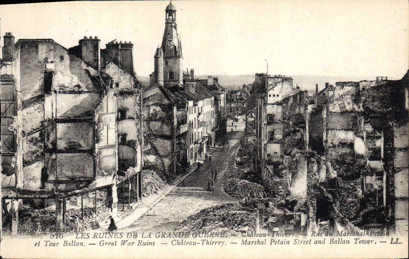 CPA Militaria Chateau Thierry Rue du Marechal Petain et Tour Ballan