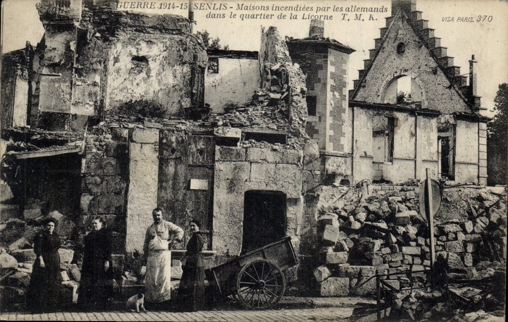 CPA Militaria Senlis Maisons incendiees par les Allemands dans la quartier de la Licorne