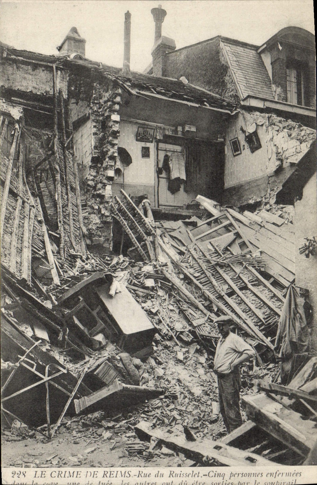 CPA Militaria Reims Rue du Ruisselet 
