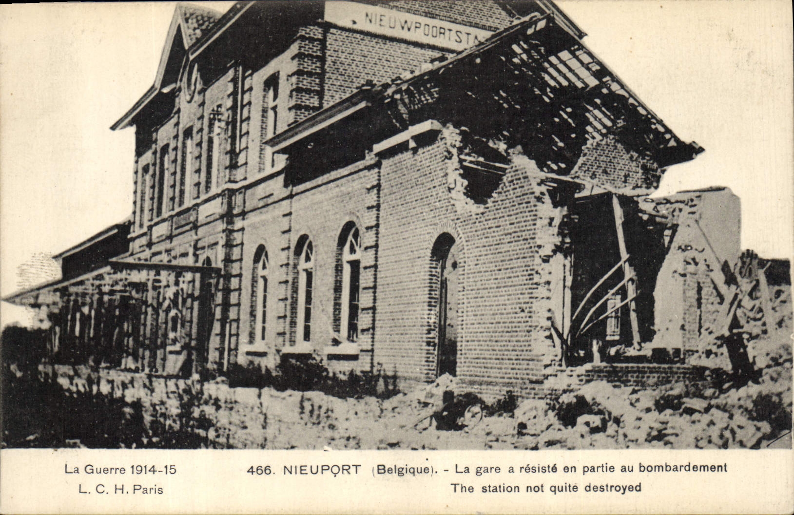 CPA Militaria Nieuport La gare a resiste en partie au bombardement