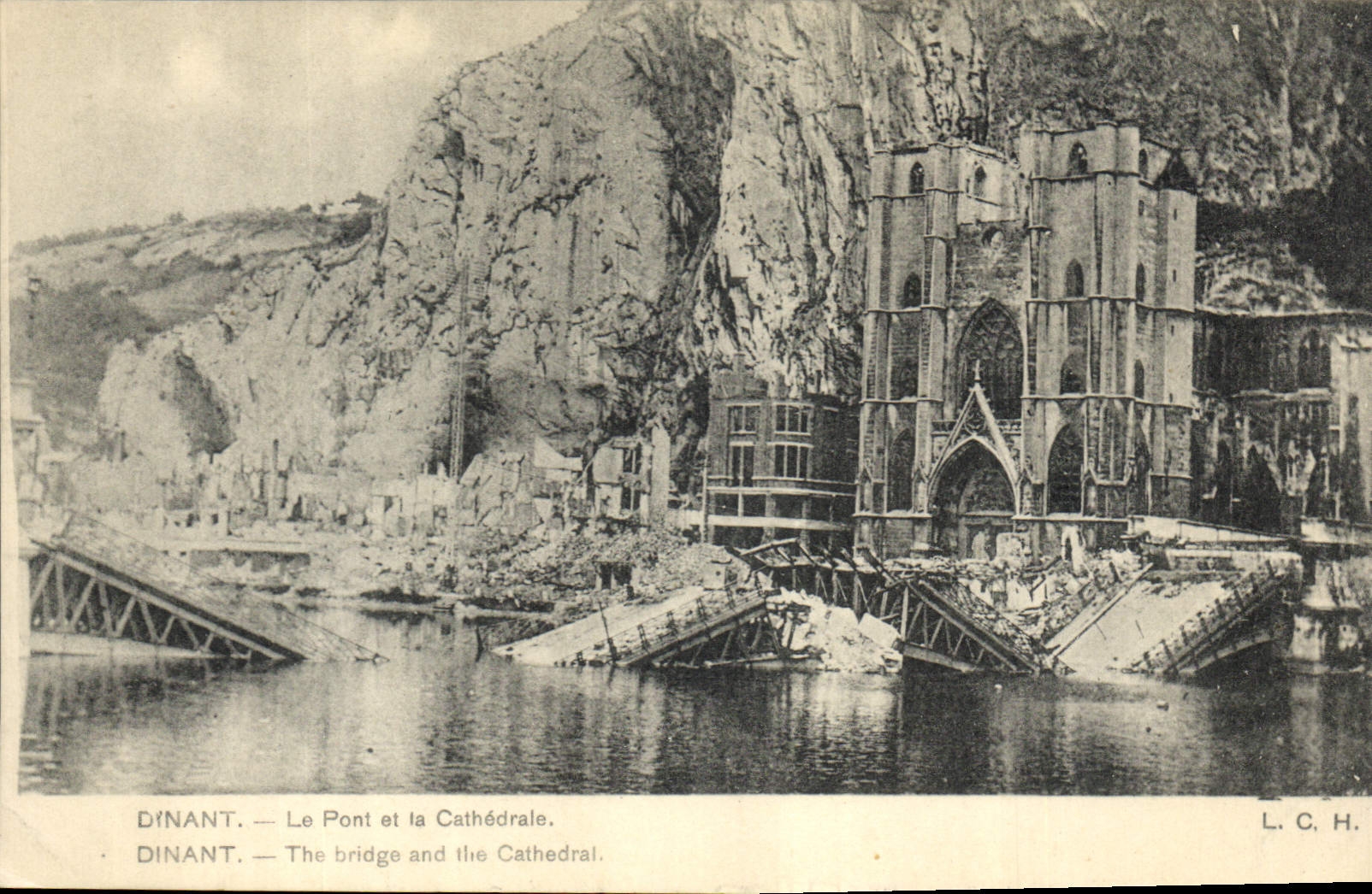 CPA Militaria Dinant Le pont et la cathedrale