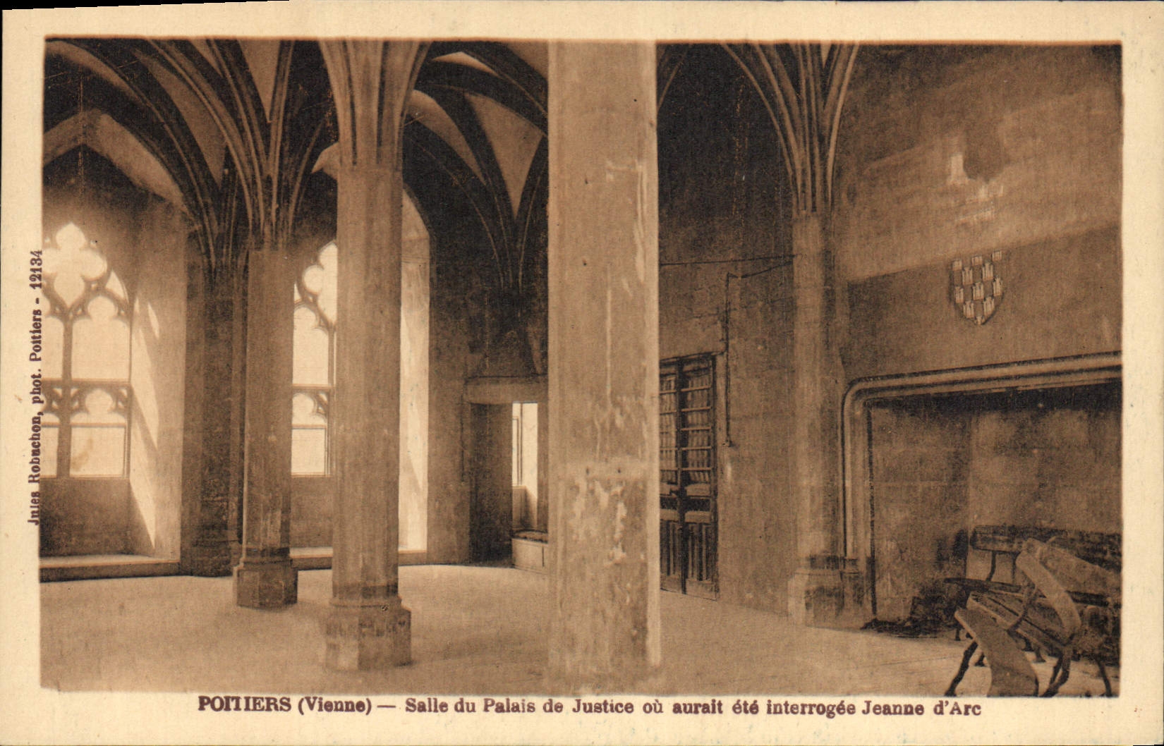 CPA Palais de justice Poitiers Jeanne d'Arc