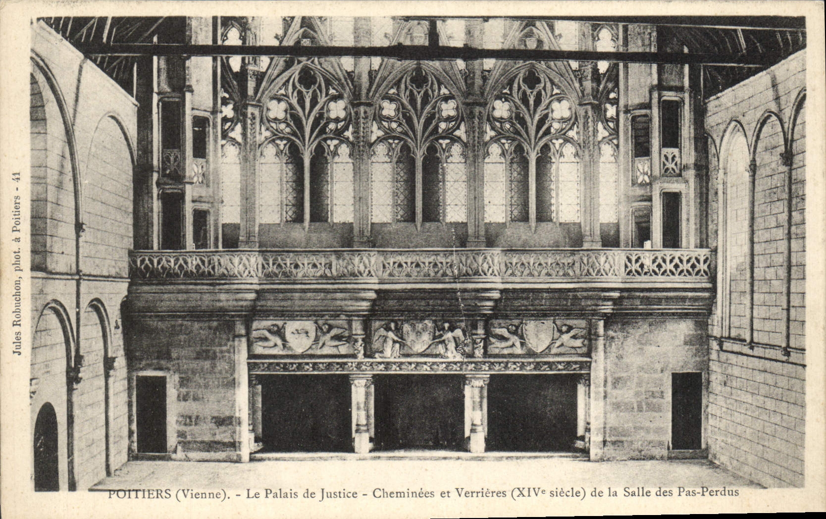 CPA Palais de justice Poitiers Cheminees et Verrieres de la Salle des Pas Perdus