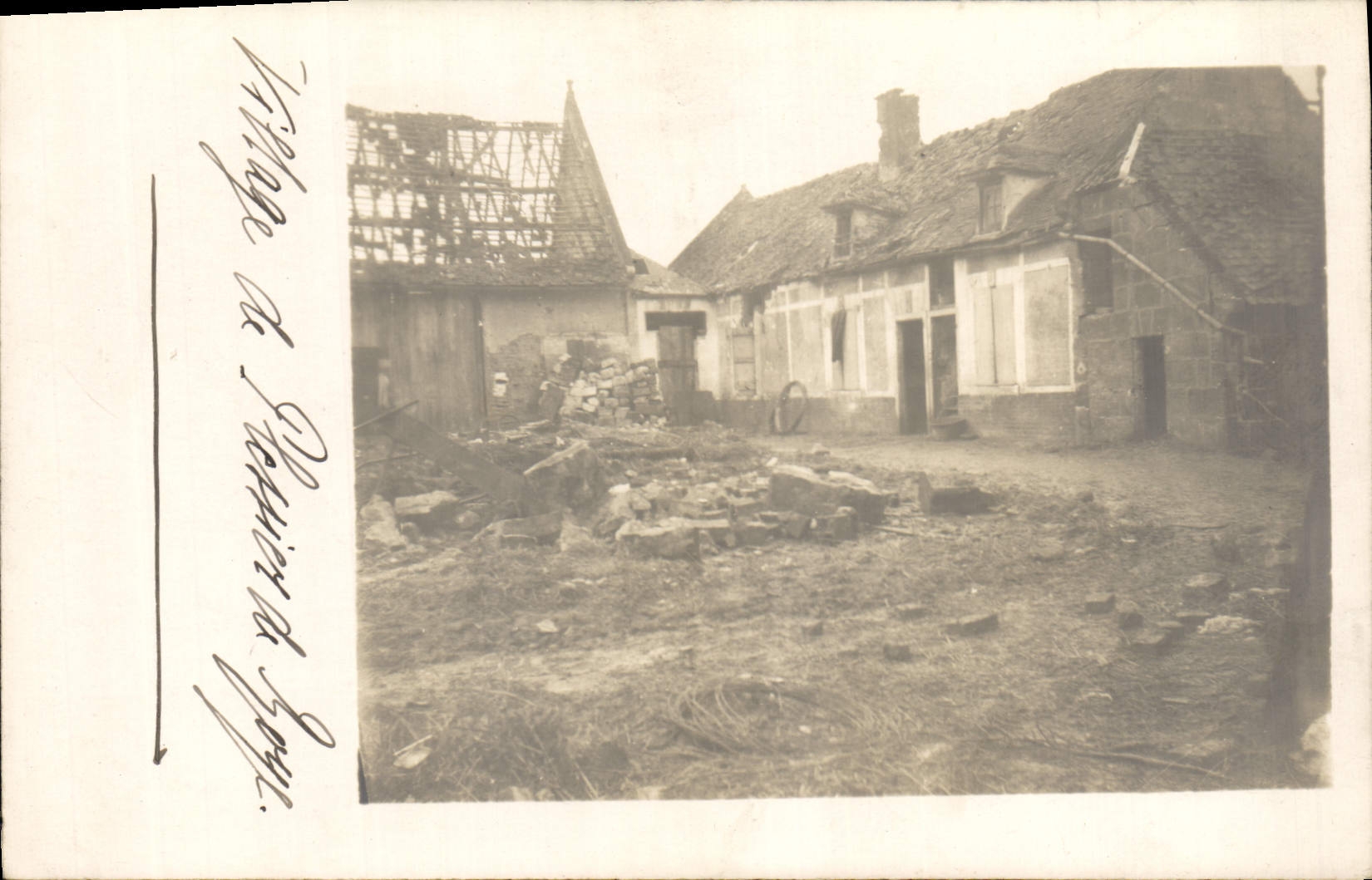 CARTE PHOTO Village de Plessier de Roye Militaria
