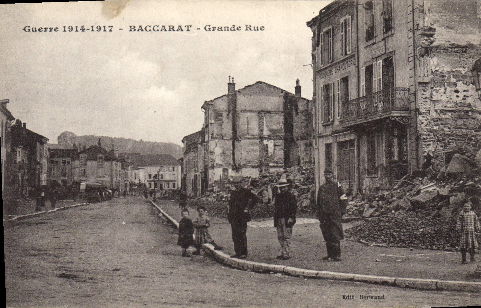 CPA Militaria Baccarat Grande rue
