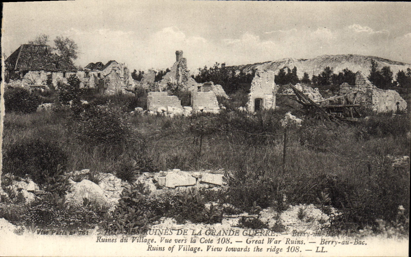 CPA Militaria Berry au Bac Ruines du village Vue vers le Cote 108