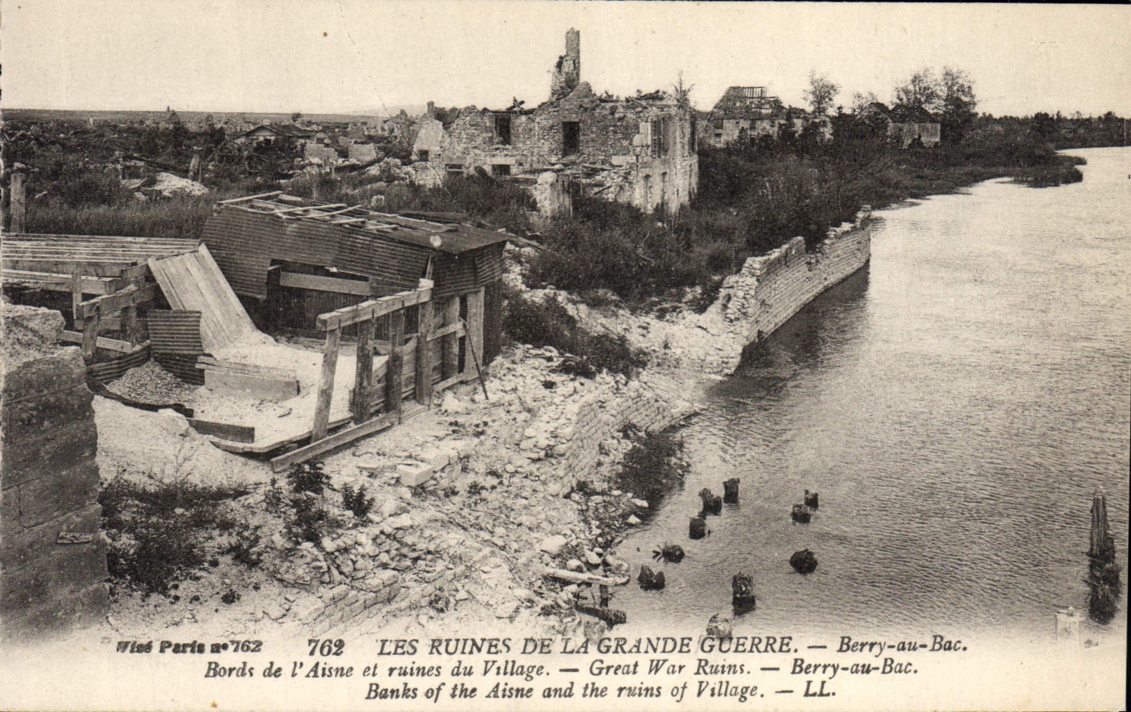 CPA Militaria Berry au Bac Bords de l'Aisne et ruines du village