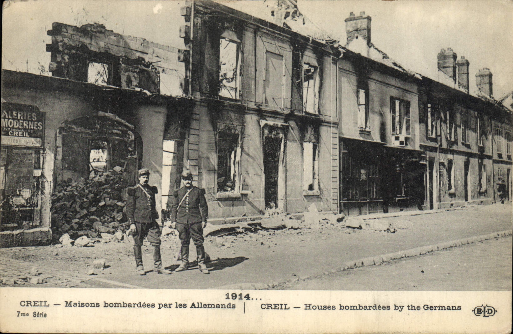CPA Militaria Creil Maisons bombardees par les Allemands